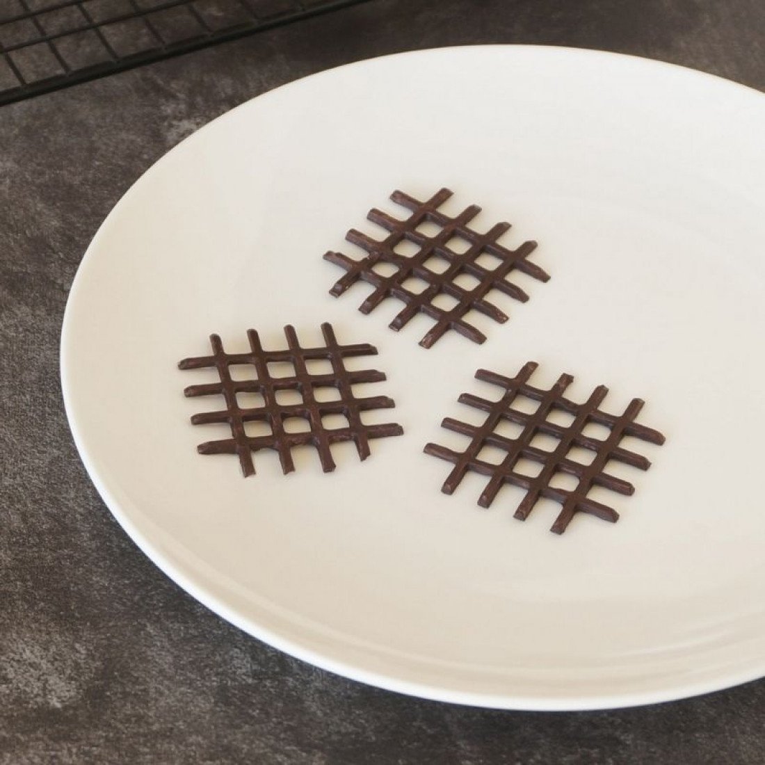 grid-chocolate-garnishing-sheet-2-1100x1100-1.jpg