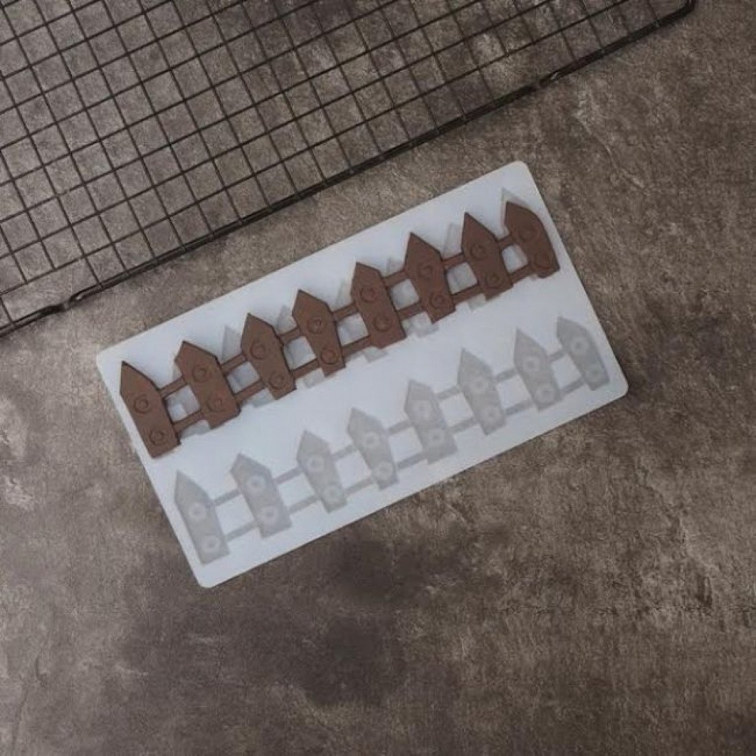 hedge-shape-silicone-chocolate-garnishing-sheet-1-1100x1100-1.jpg