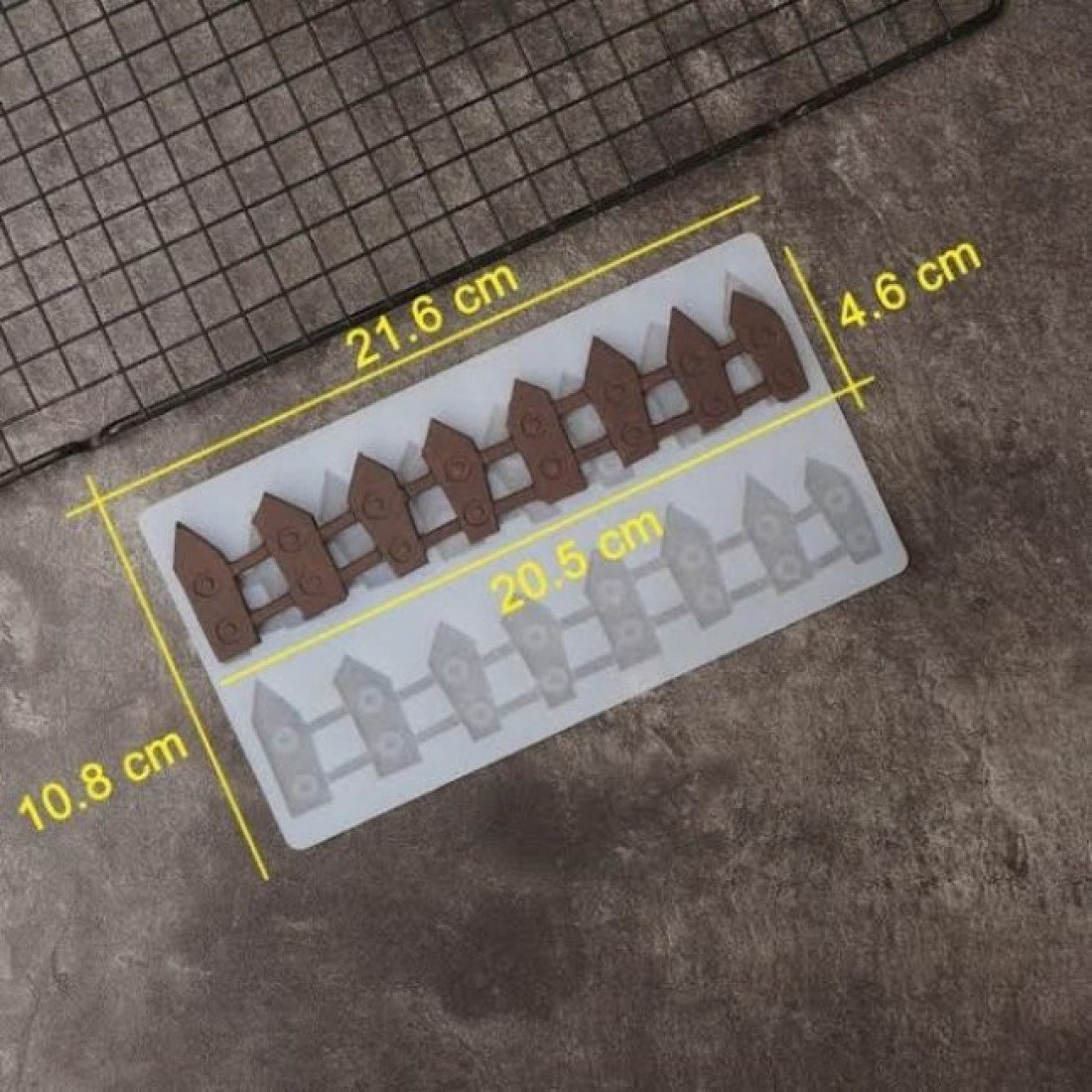 hedge-shape-silicone-chocolate-garnishing-sheet-2-1100x1100-1.jpg